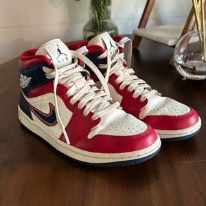 Nike Womens Air Jordan 1 Mid Se USA